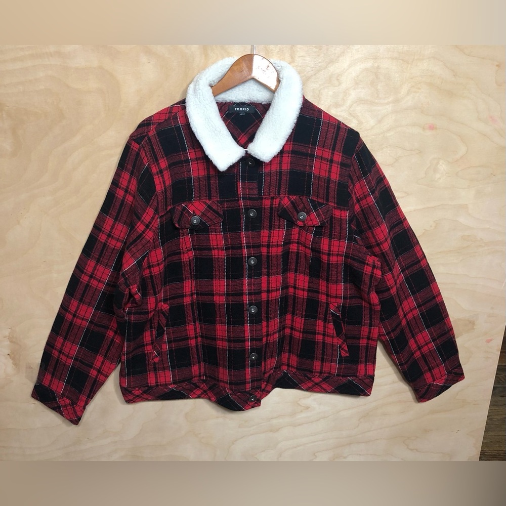 Torrid Flannel Crop Jacket Red Black White Sherpa Collar Unisex Womens Sz M.